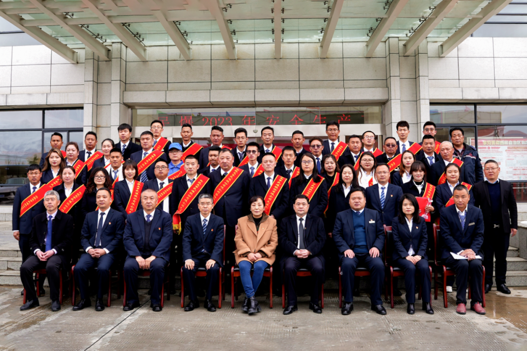 116381678525441976635174312 民爆合照.png