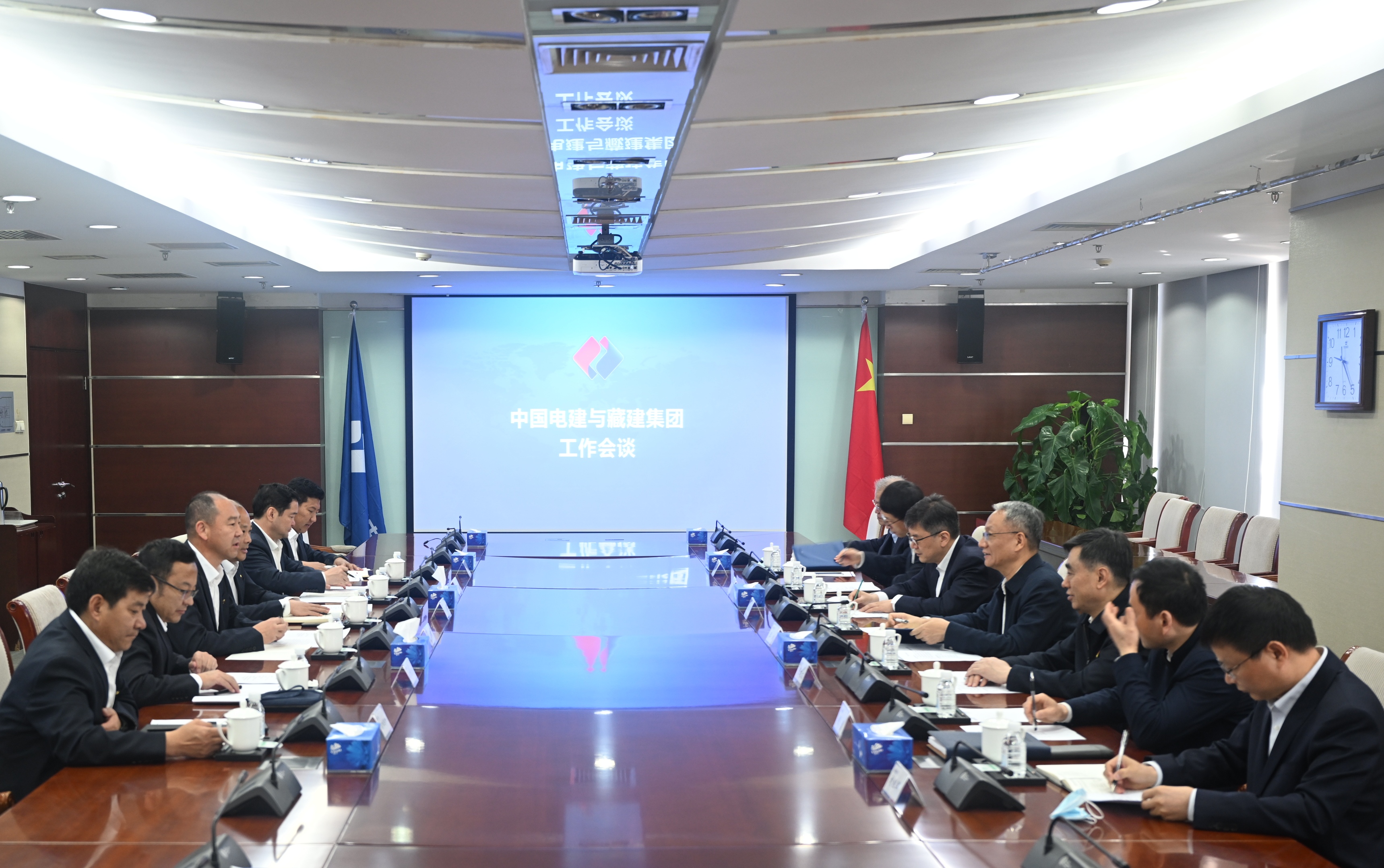 276381823001468299966530383 20230425_庄存伟一行造访中国电建.jpg